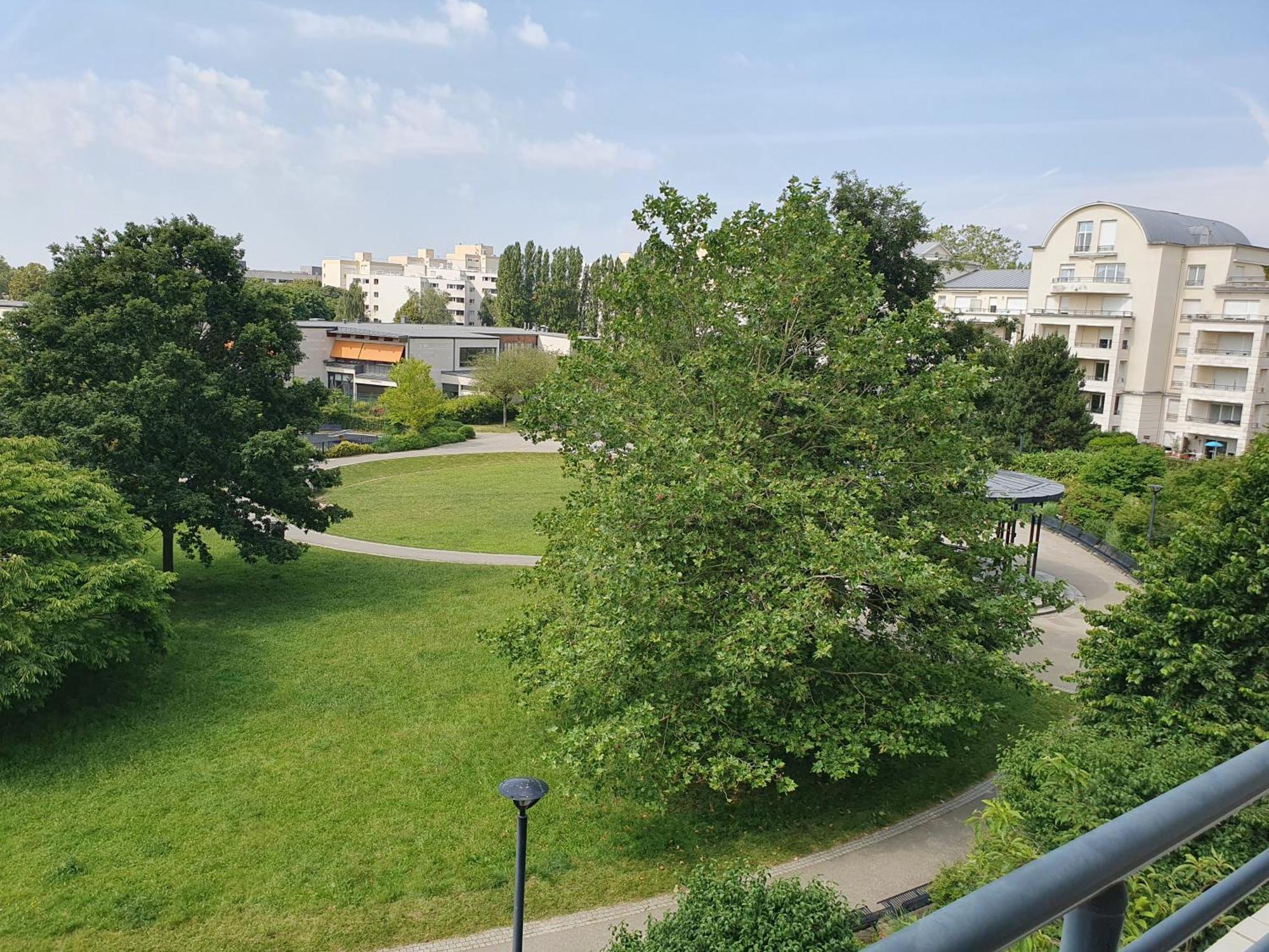 Appartement Residentiel Au Vert Et Au Frais Montigny-le-Bretonneux Exterior foto